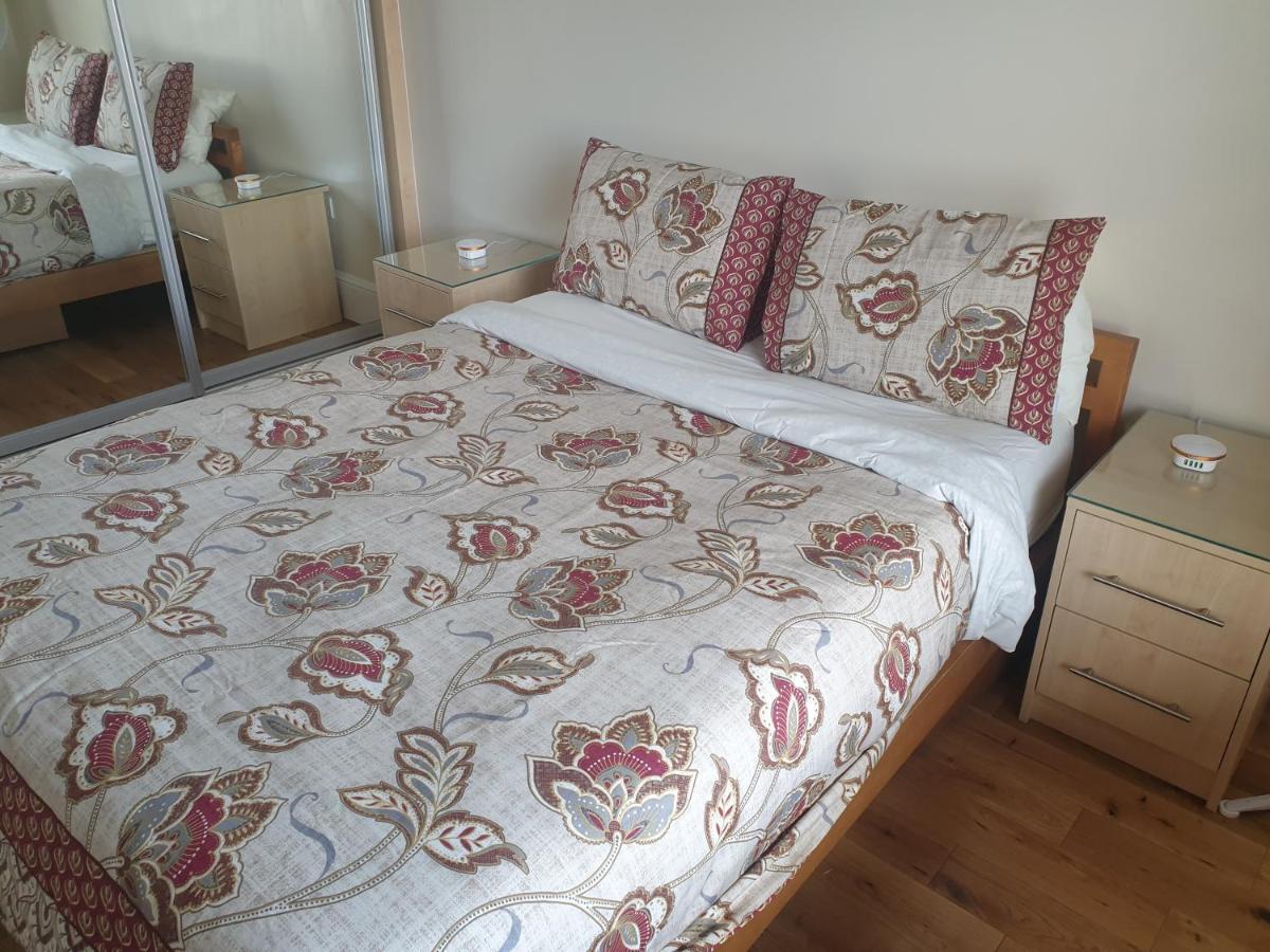 London Luxury 2 Bedroom Flat 5Min Walk From Overground, With Free Wifi, Free Parking-Sleeps X6 Ilford Zewnętrze zdjęcie
