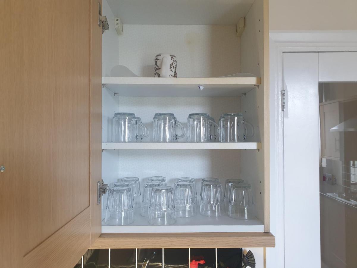 London Luxury 2 Bedroom Flat 5Min Walk From Overground, With Free Wifi, Free Parking-Sleeps X6 Ilford Zewnętrze zdjęcie