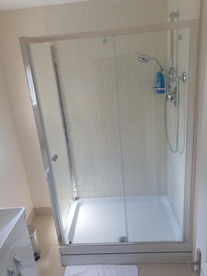London Luxury 2 Bedroom Flat 5Min Walk From Overground, With Free Wifi, Free Parking-Sleeps X6 Ilford Zewnętrze zdjęcie