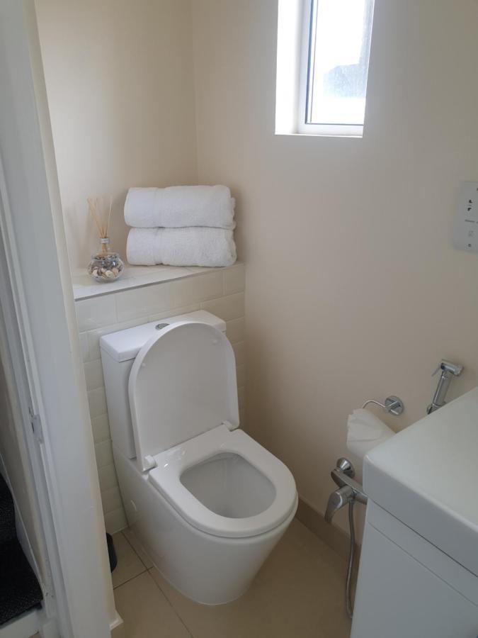 London Luxury 2 Bedroom Flat 5Min Walk From Overground, With Free Wifi, Free Parking-Sleeps X6 Ilford Zewnętrze zdjęcie