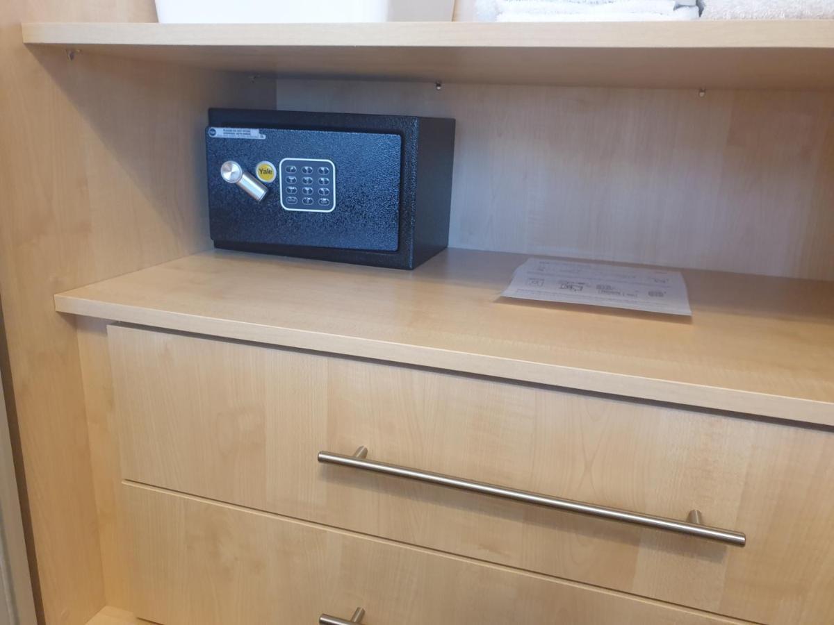 London Luxury 2 Bedroom Flat 5Min Walk From Overground, With Free Wifi, Free Parking-Sleeps X6 Ilford Zewnętrze zdjęcie