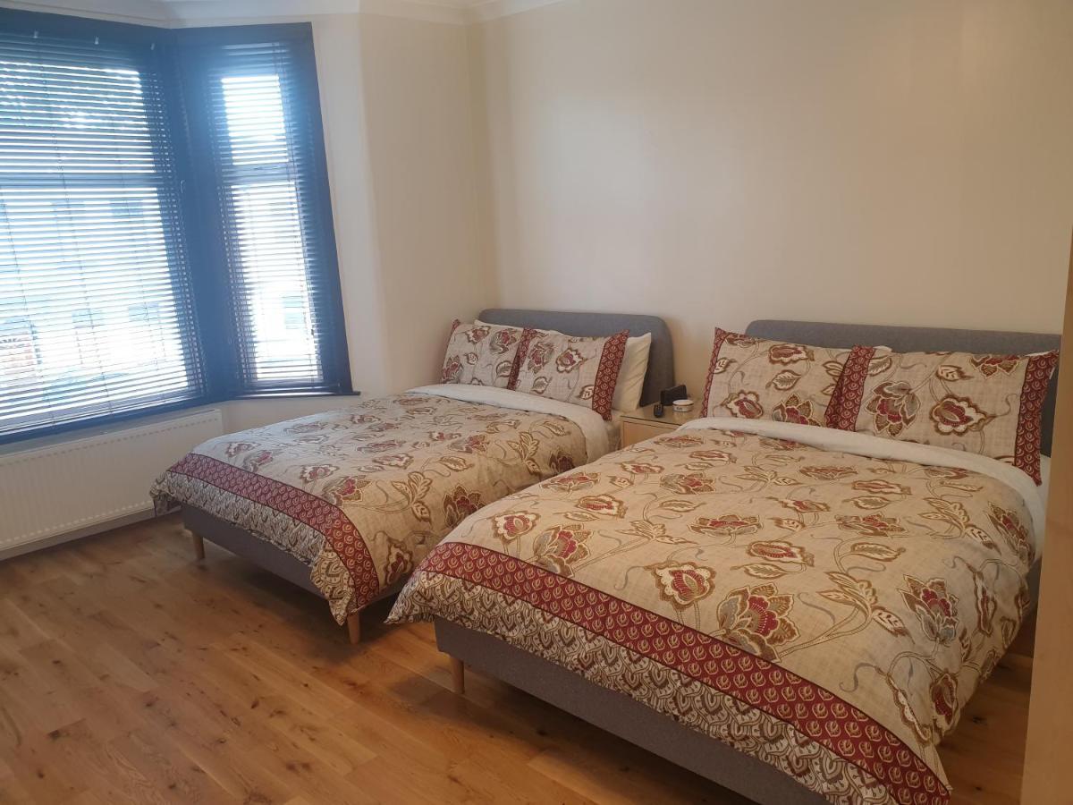 London Luxury 2 Bedroom Flat 5Min Walk From Overground, With Free Wifi, Free Parking-Sleeps X6 Ilford Zewnętrze zdjęcie